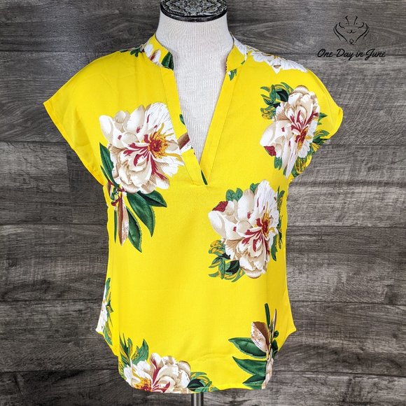 Amzbrly Tops - Floral Vneck Mock Sleeve Top